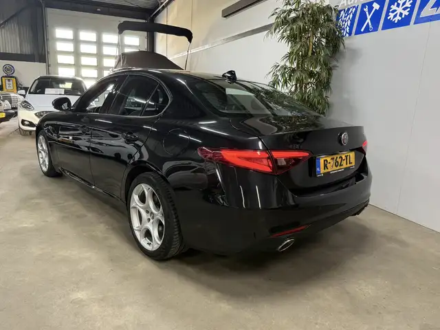 Alfa Romeo Giulia view 6