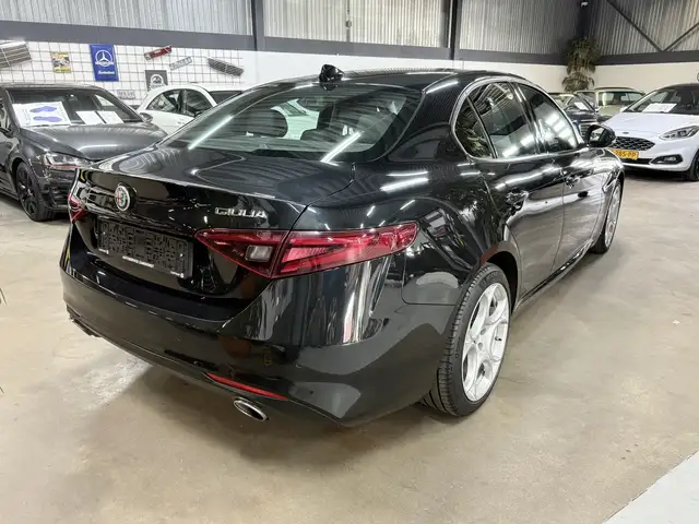 Alfa Romeo Giulia view 4