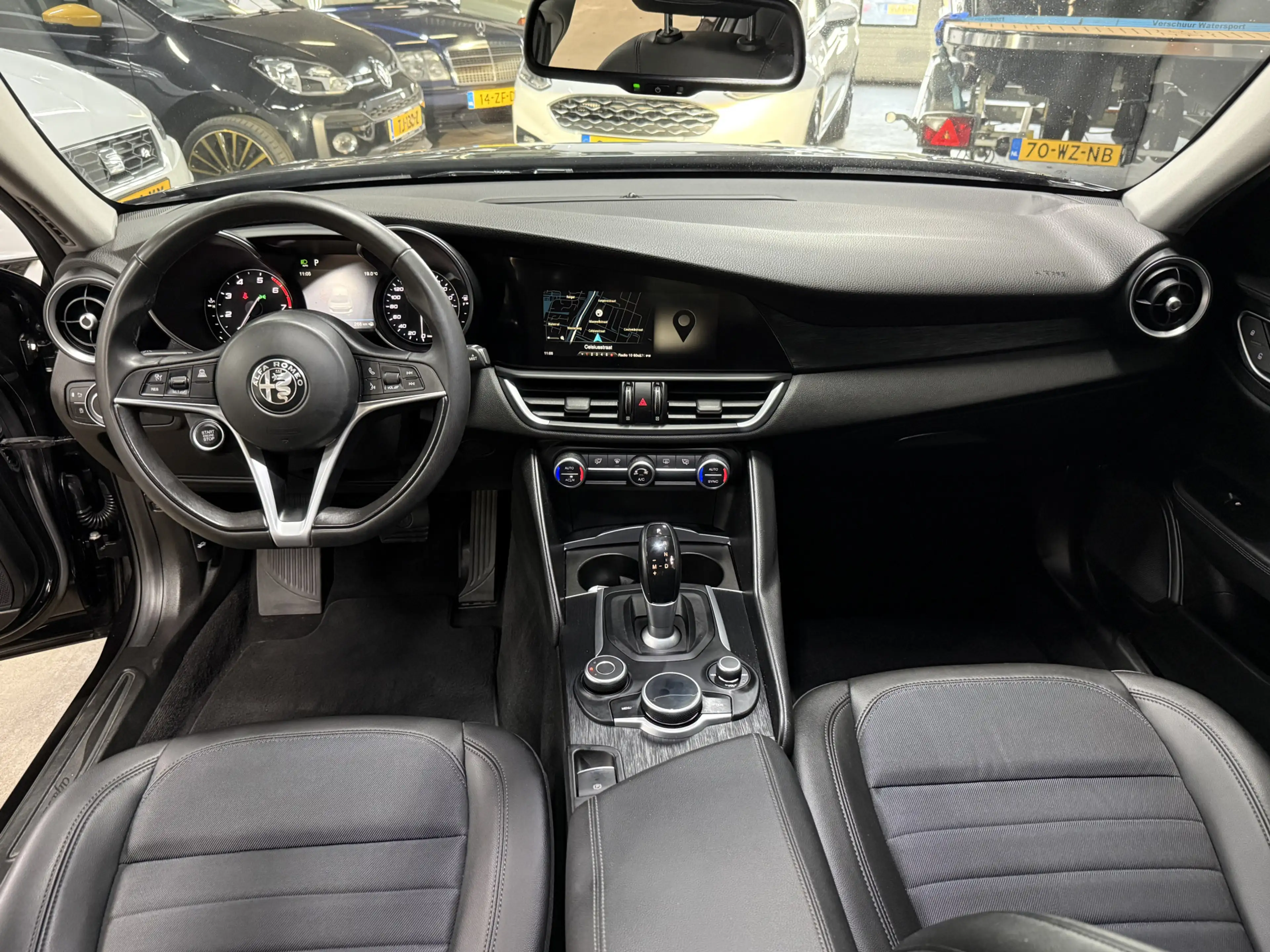 Alfa Romeo Giulia 2.0T // Camera // Adapt. Cruise — photo 14