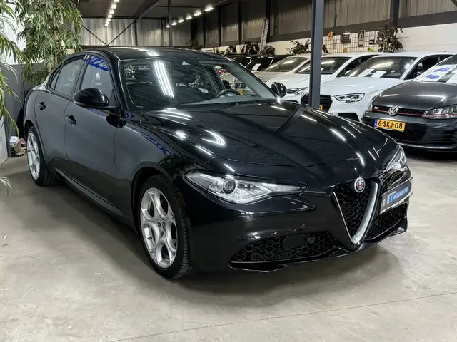 Alfa Romeo Giulia view 3