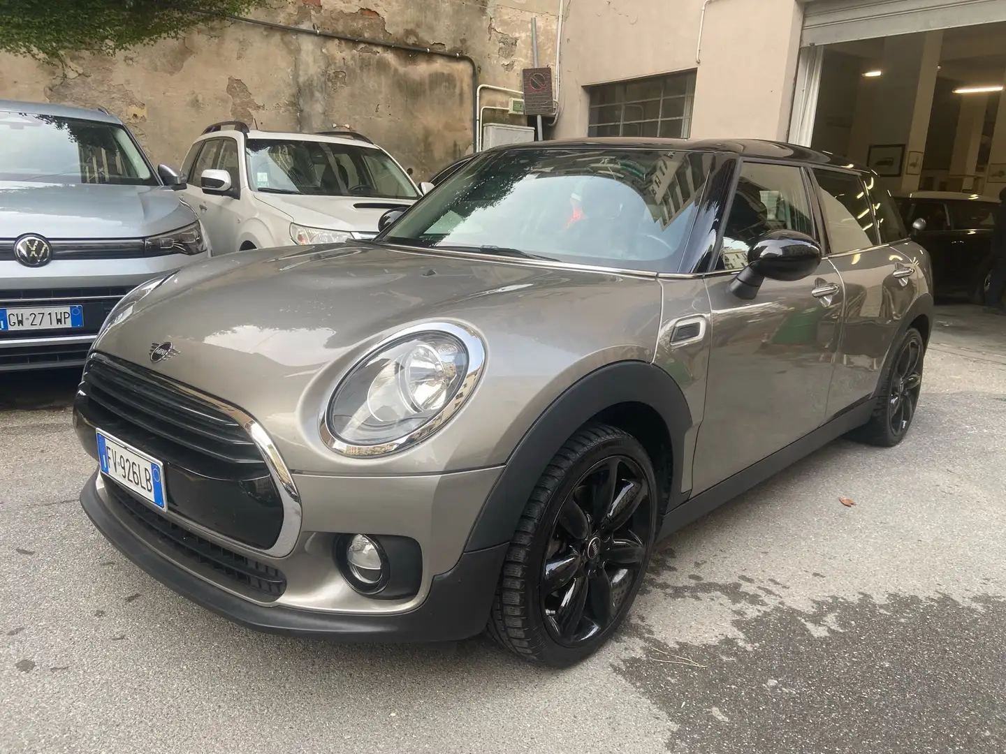 MINI Cooper D Clubman Mini Clubman 2.0 Cooper D Boost auto Steptronic Grijs - 1