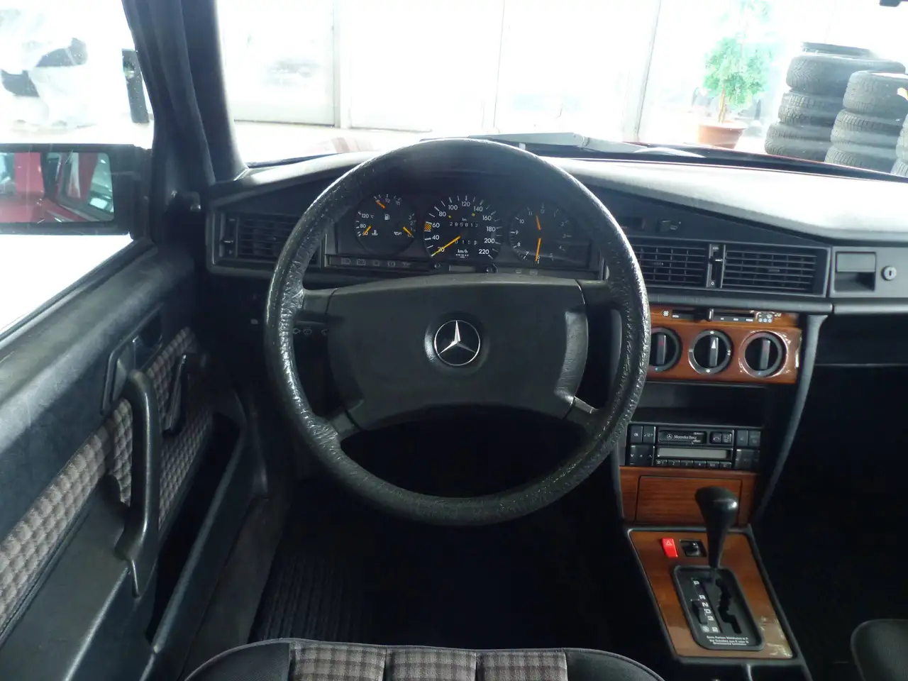 Mercedes-Benz 190 E 1.8 Automatik HU/AU 06/2023, foto 12