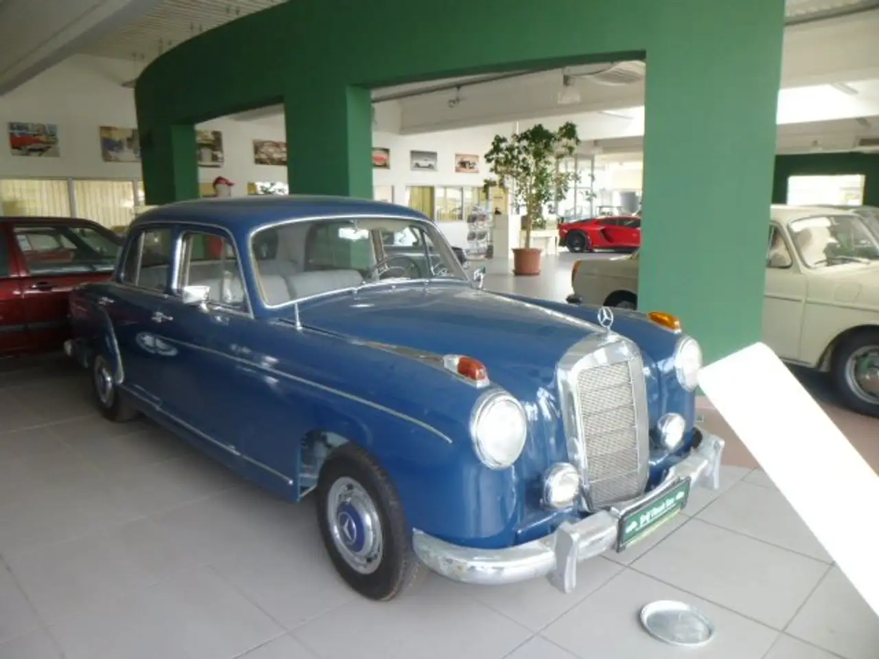 Mercedes-Benz 220, foto 2