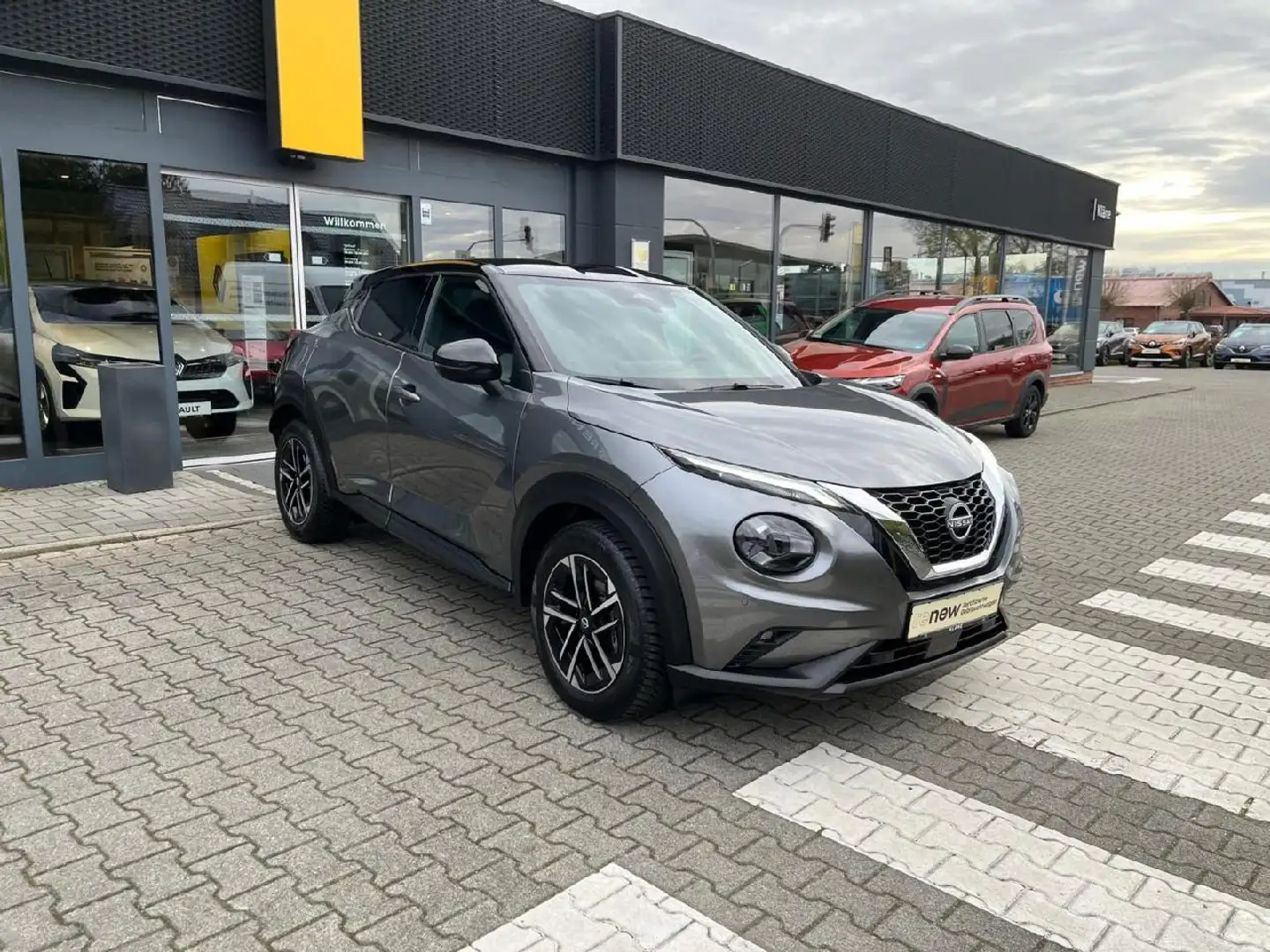 Nissan Juke 1.0 DIG-T N-Connecta DCT Gris - 2