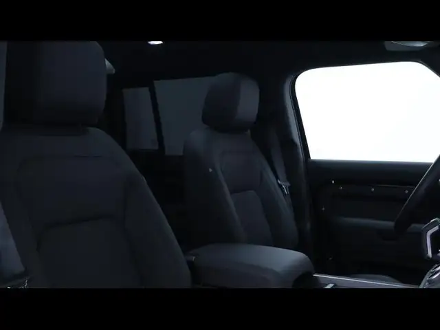 Land Rover Defender 110 view 12