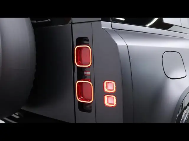 Land Rover Defender 110 view 9