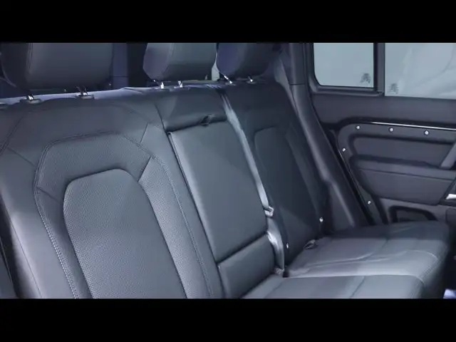 Land Rover Defender 110 view 14