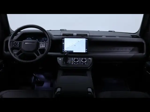 Land Rover Defender 110 view 15