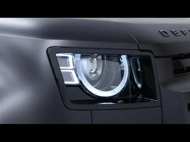 Land Rover Defender 110 view 8