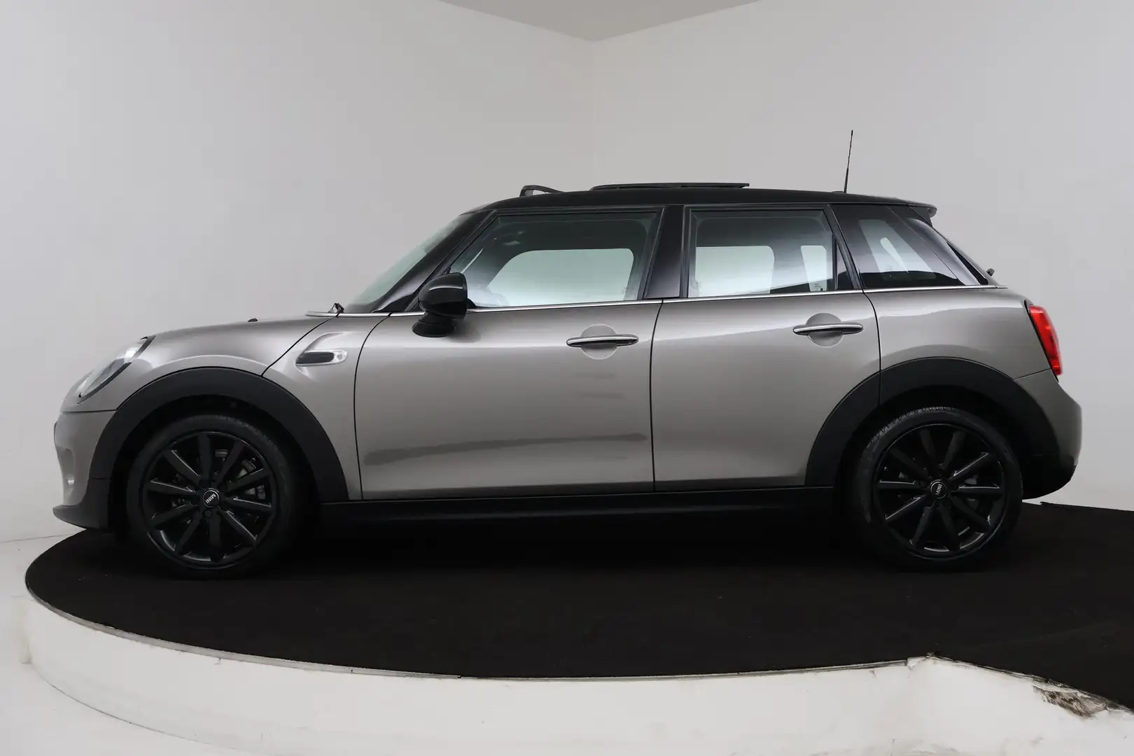 MINI Cooper Mini 1.5 Business (PANORAMADAK, CRUISE, NAVIGATIE, Gris - 2