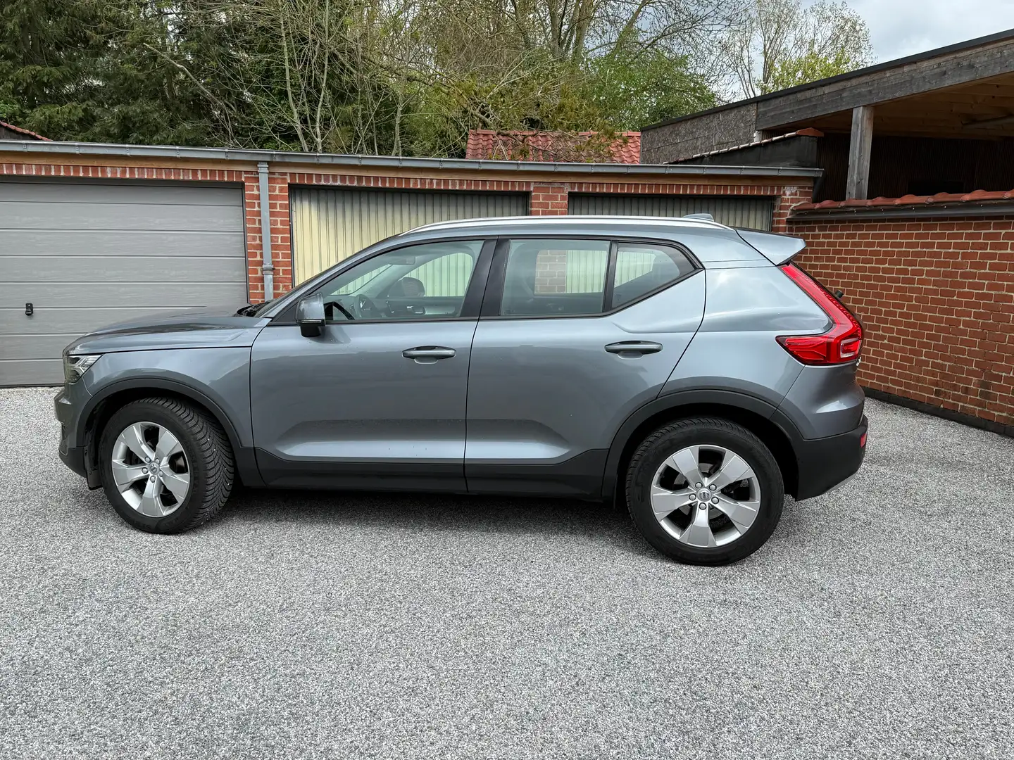 Volvo XC40 XC40 1.5 T3 Momentum Grijs - 2