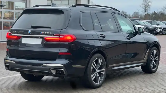 BMW X7 view 7