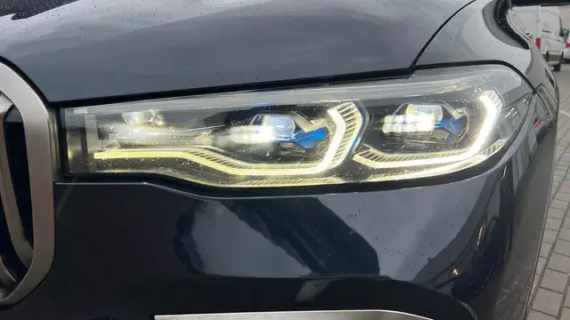 BMW X7 view 15
