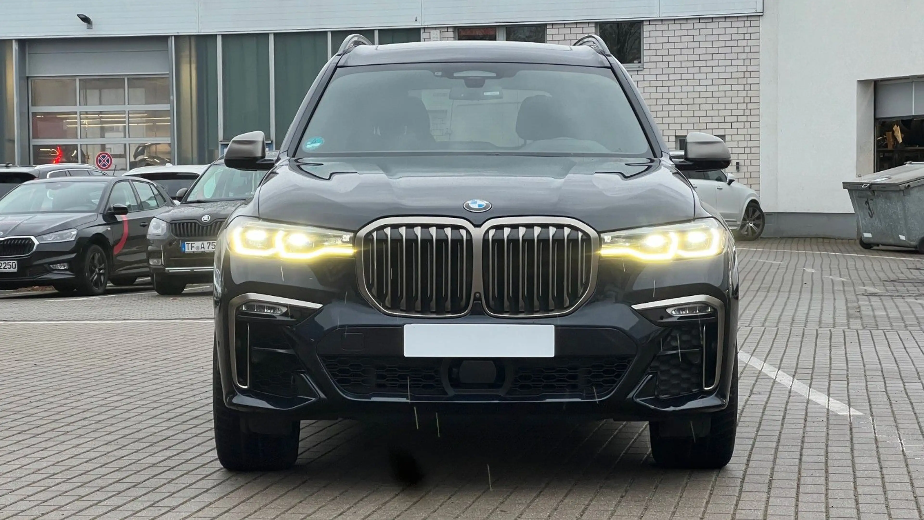 BMW X7 M50 d *H/K*360°PANO*AHK*M-Paket*HUD*Mietkauf — photo 11