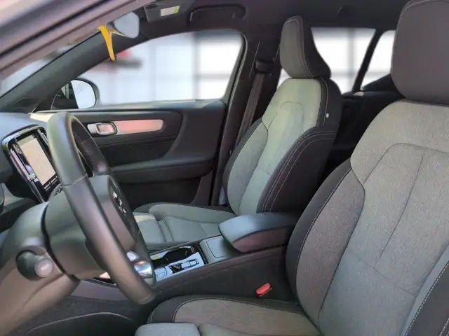 Volvo XC40 view 12