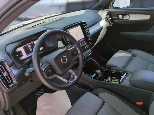 Volvo XC40 view 13