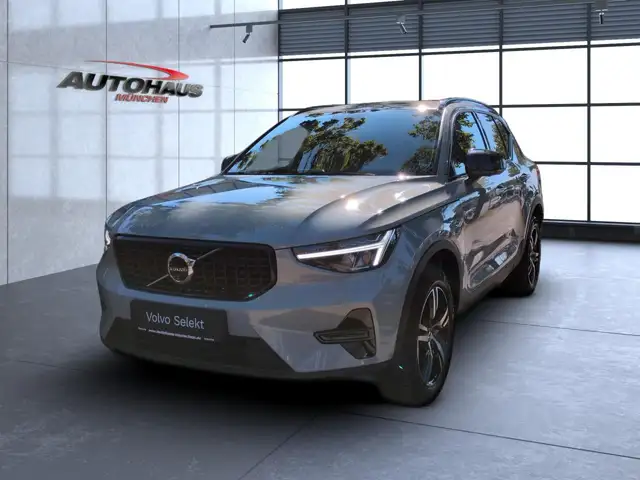 Volvo XC40 view 3