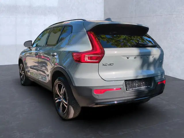 Volvo XC40 view 5
