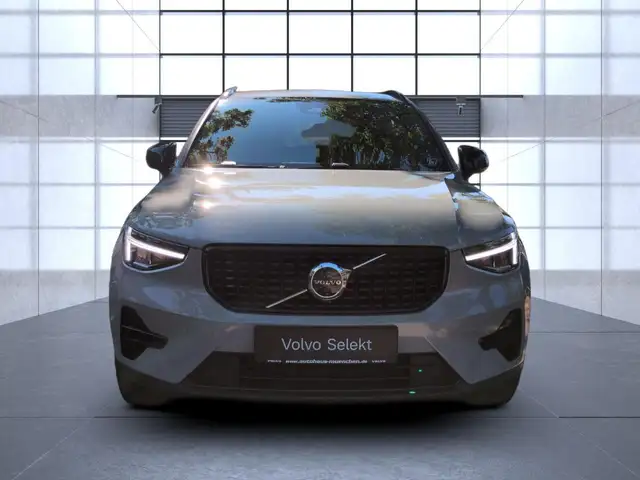 Volvo XC40 view 9