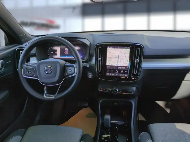 Volvo XC40 view 14