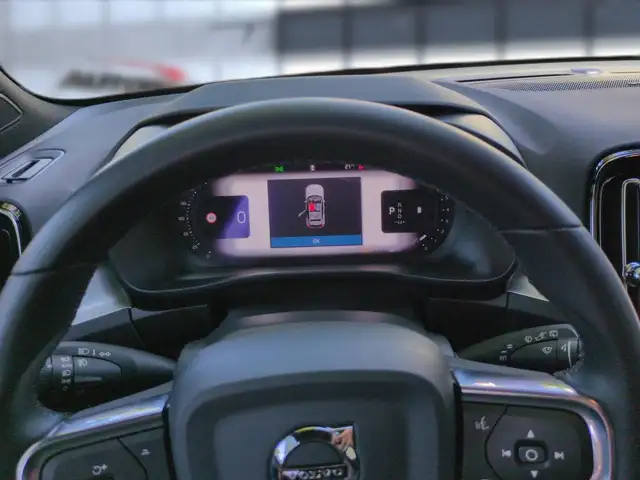 Volvo XC40 view 15