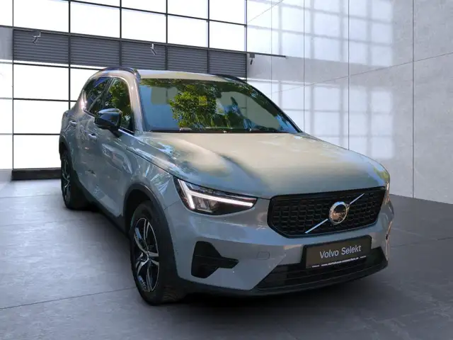 Volvo XC40 view 8