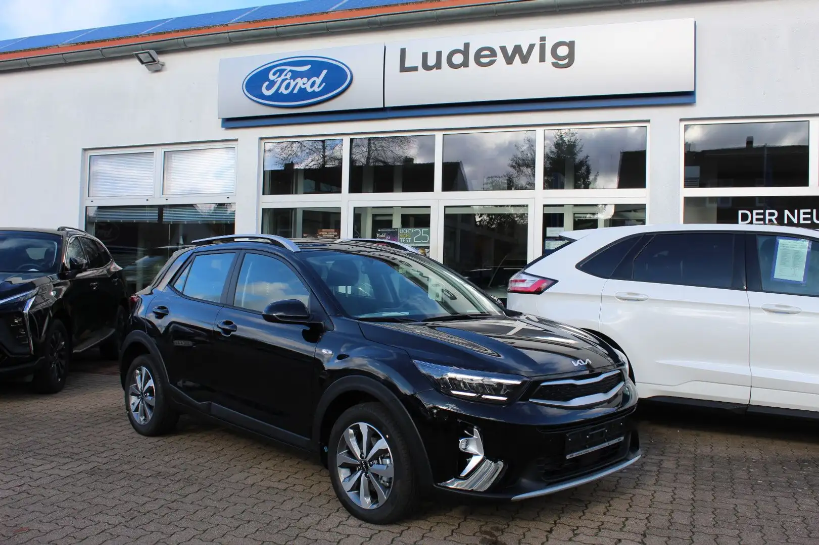 Kia Stonic Spirit Comfort Plus LED Automatik Schwarz - 1