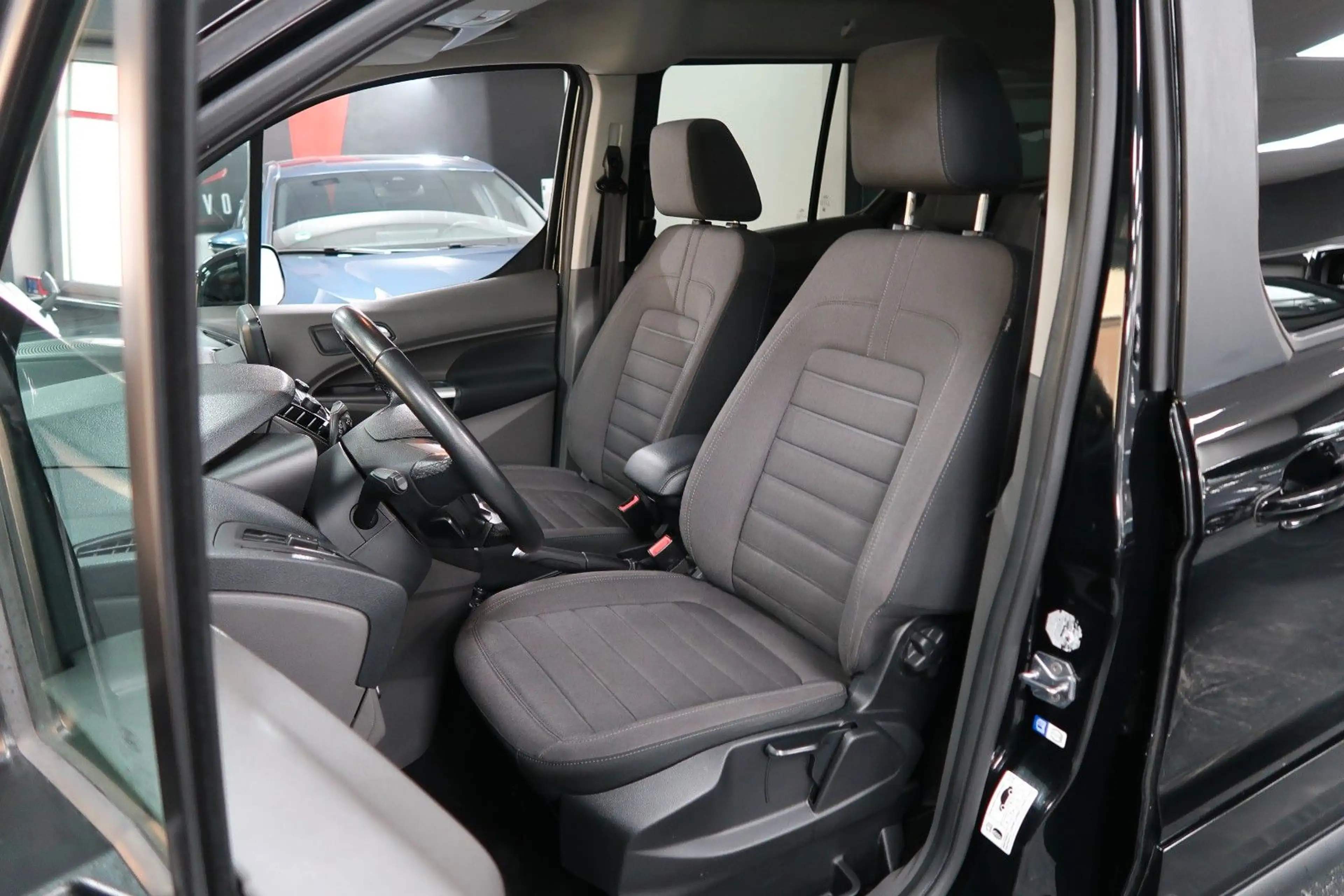 Ford Grand Tourneo Connect Titanium*Automa*7Sitzer*Pano*Navi*1Hand — photo 12
