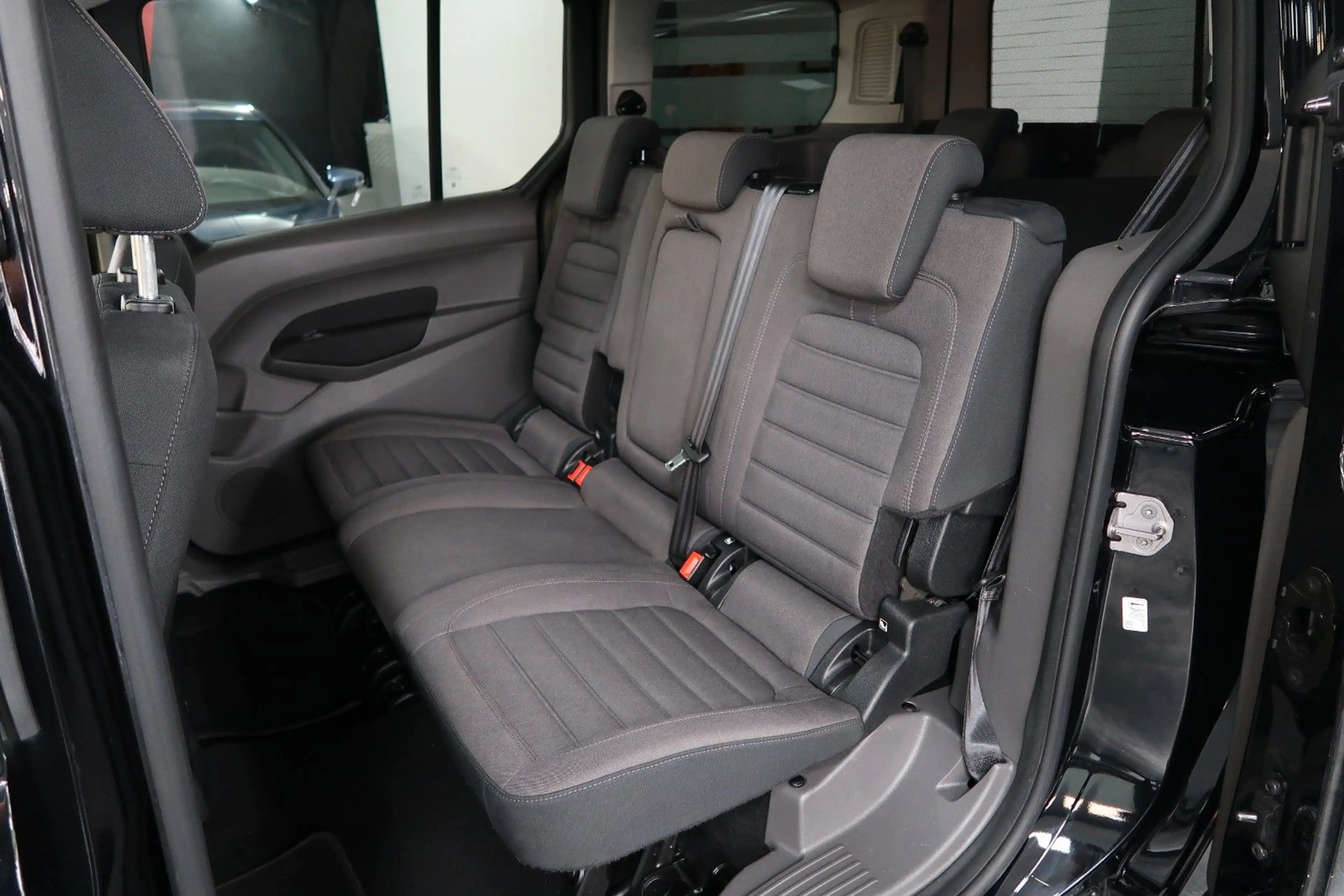 Ford Grand Tourneo Connect Titanium*Automa*7Sitzer*Pano*Navi*1Hand — photo 14