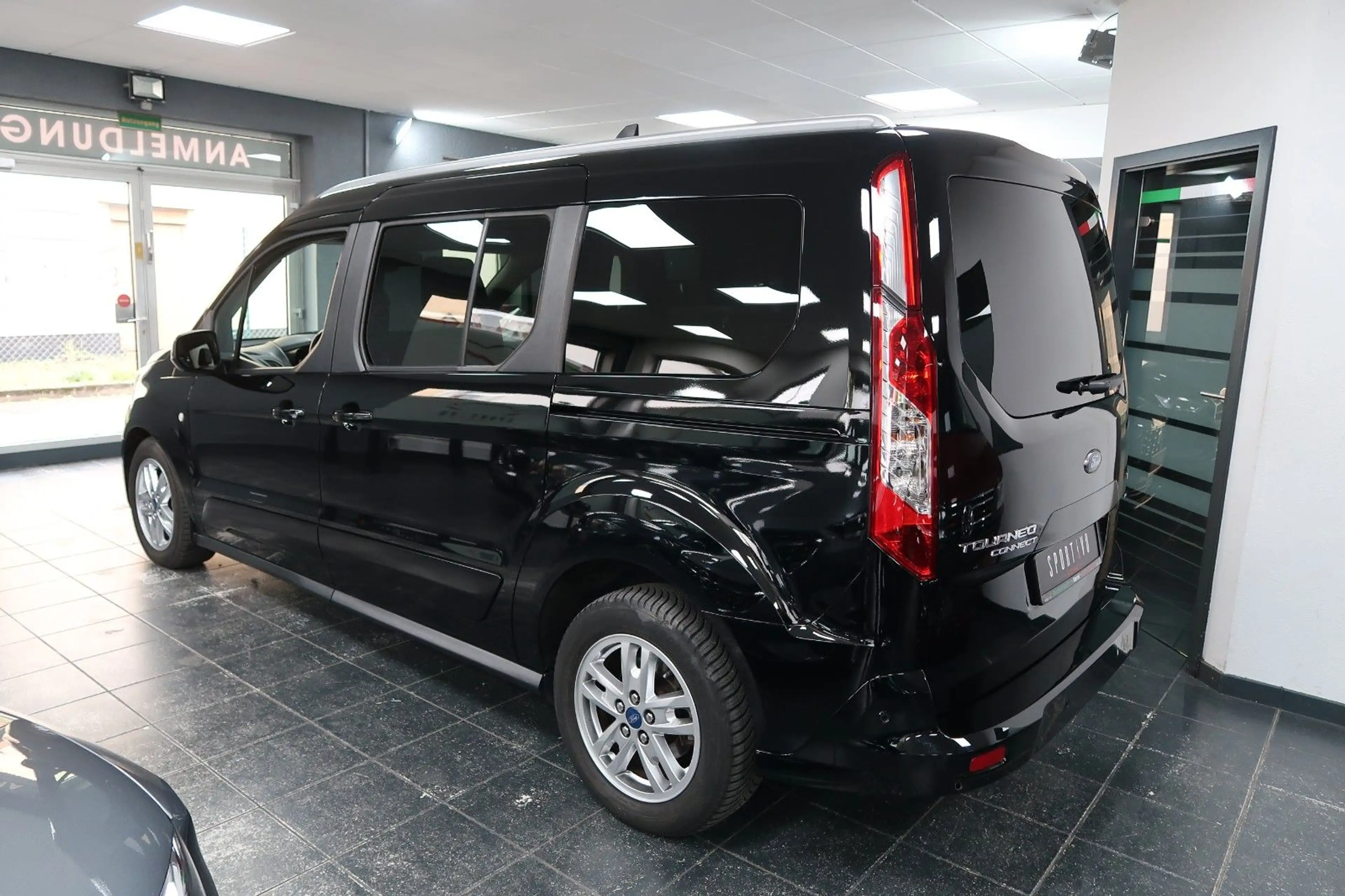Ford Grand Tourneo Connect Titanium*Automa*7Sitzer*Pano*Navi*1Hand — photo 7