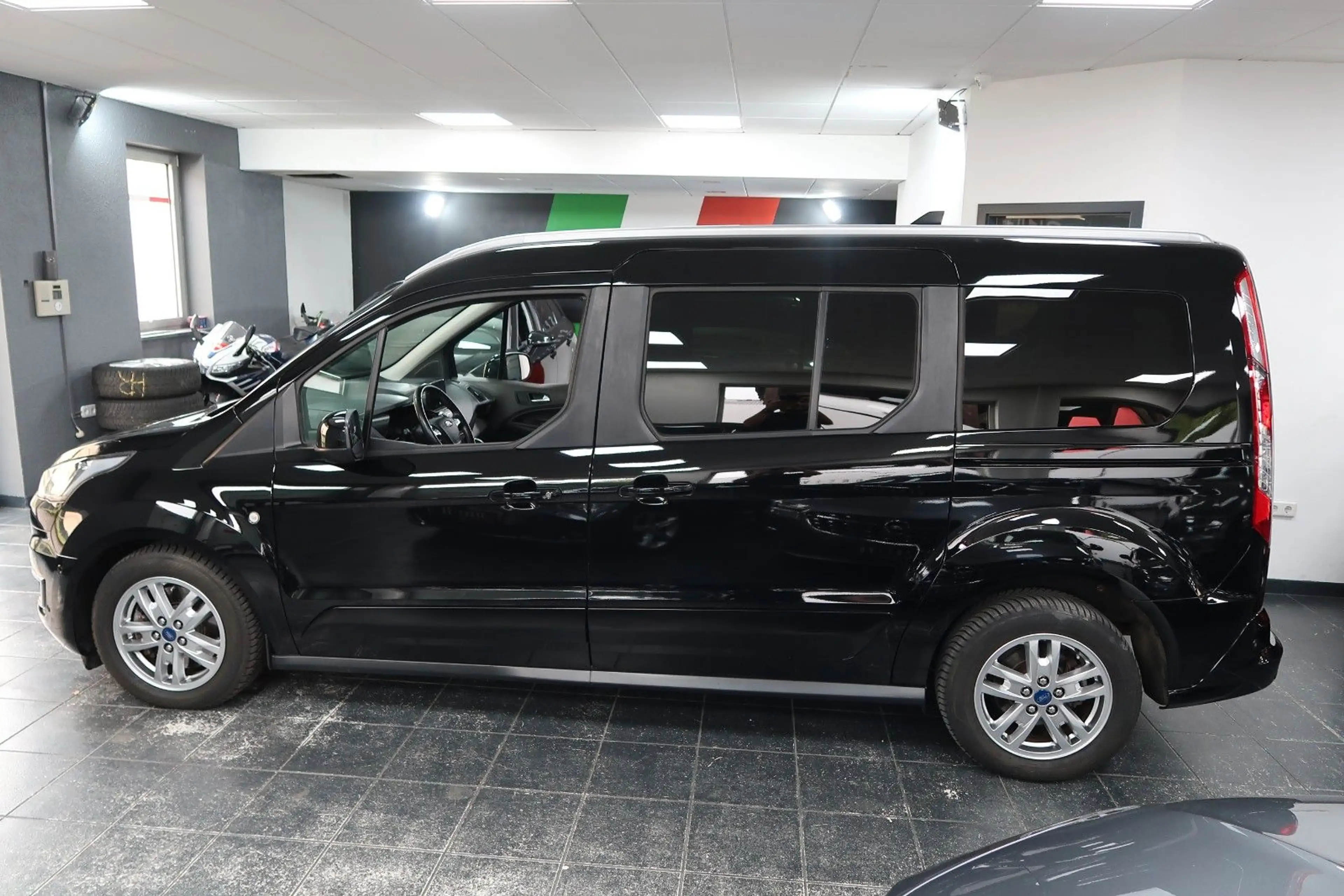 Ford Grand Tourneo Connect Titanium*Automa*7Sitzer*Pano*Navi*1Hand — photo 8