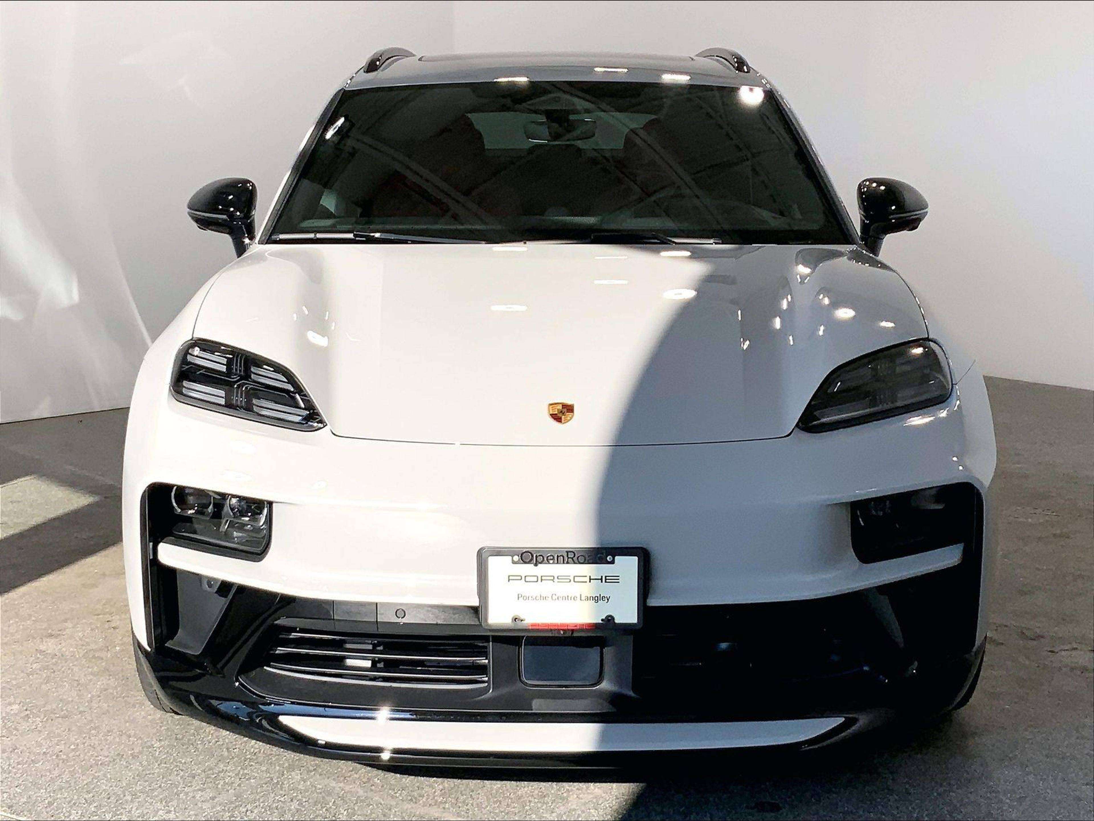 2026 Porsche Macan — photo 1