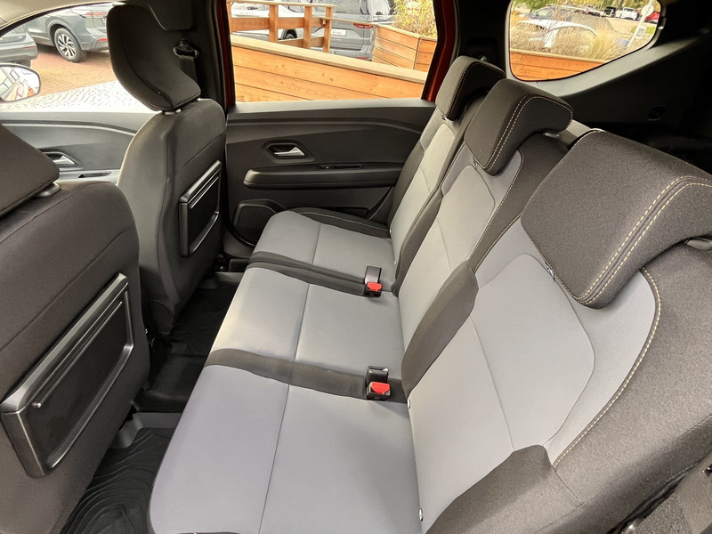Dacia Jogger HEV 140 Hybrid Extreme Alu 16" PDC+RFK LED — photo 8