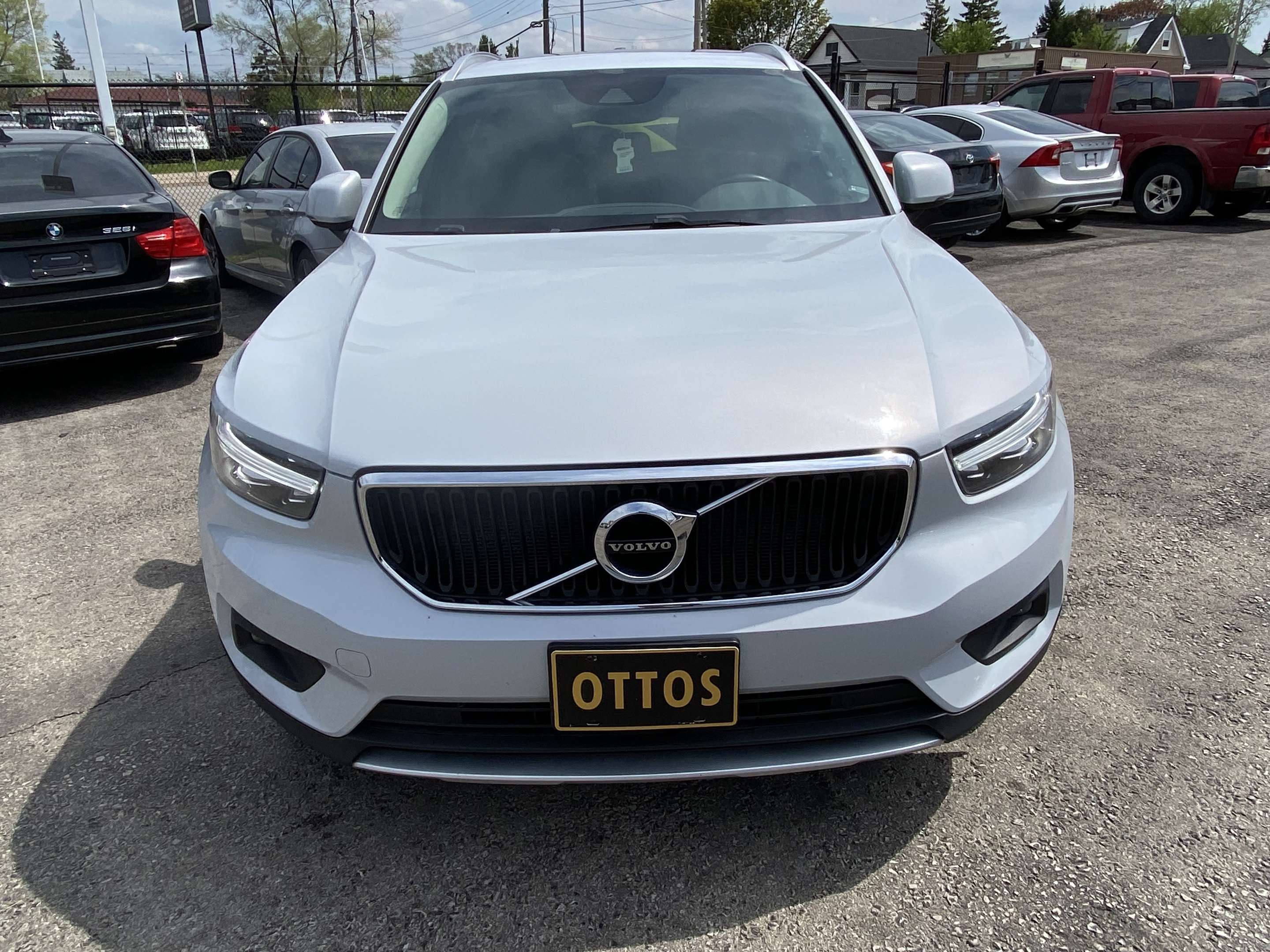2020 Volvo XC40 T5 AWD Momentum alt 3