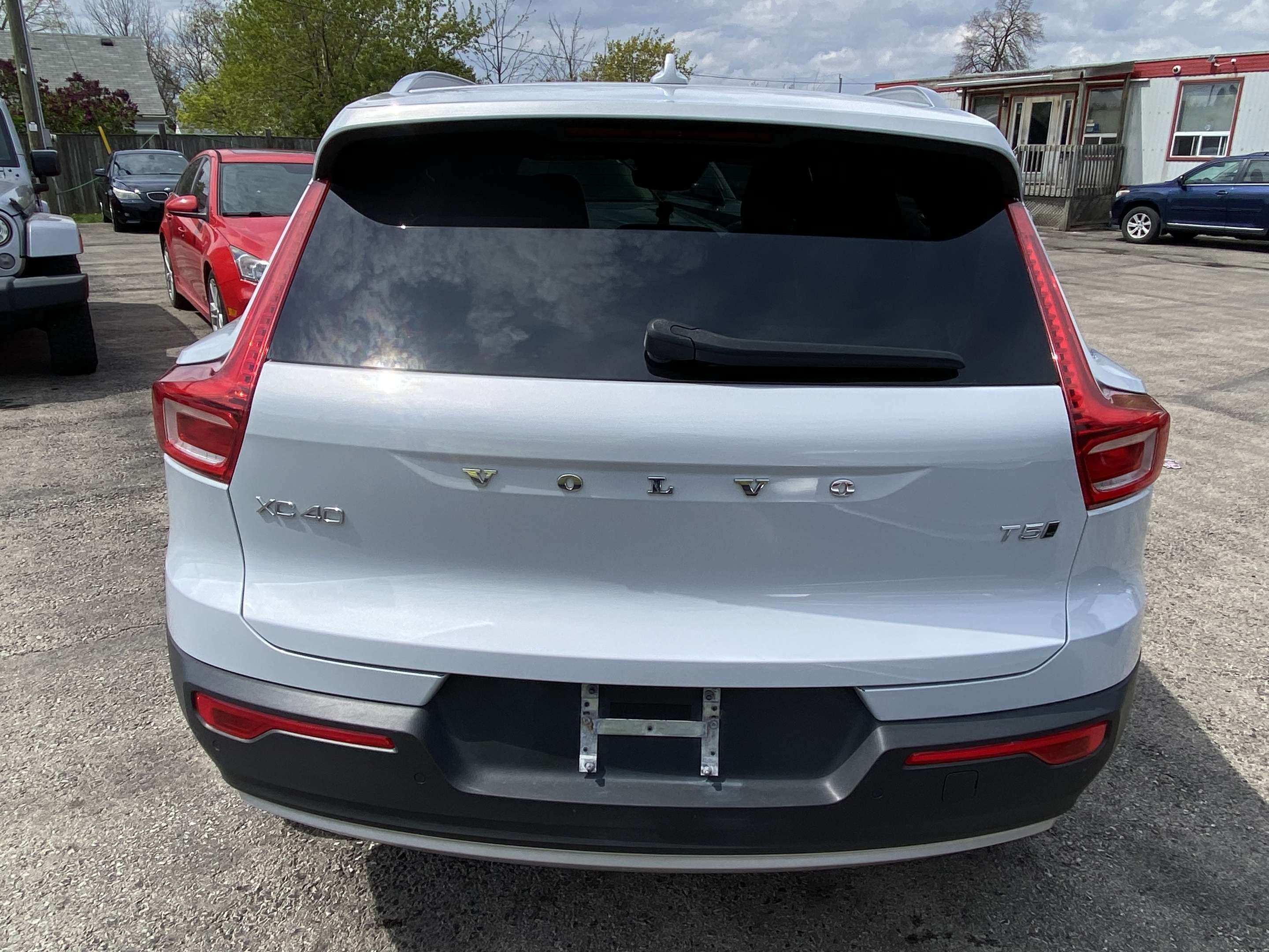 2020 Volvo XC40 T5 AWD Momentum alt 4