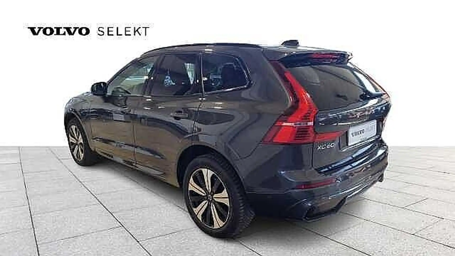 Volvo XC60 II T6 AWD plus dark, benz plug-in Hybrid, 2jaar wa Grijs - 2