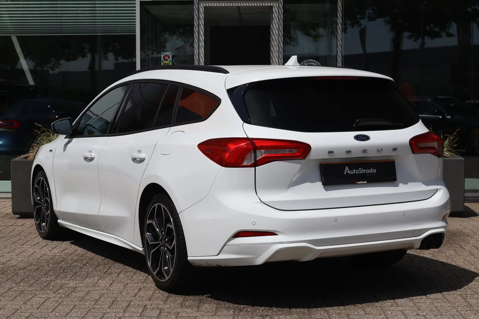 Ford Focus Wagon 1.0 ST-Line EcoBoost 125pk | Keyless | Winte Wit - 2
