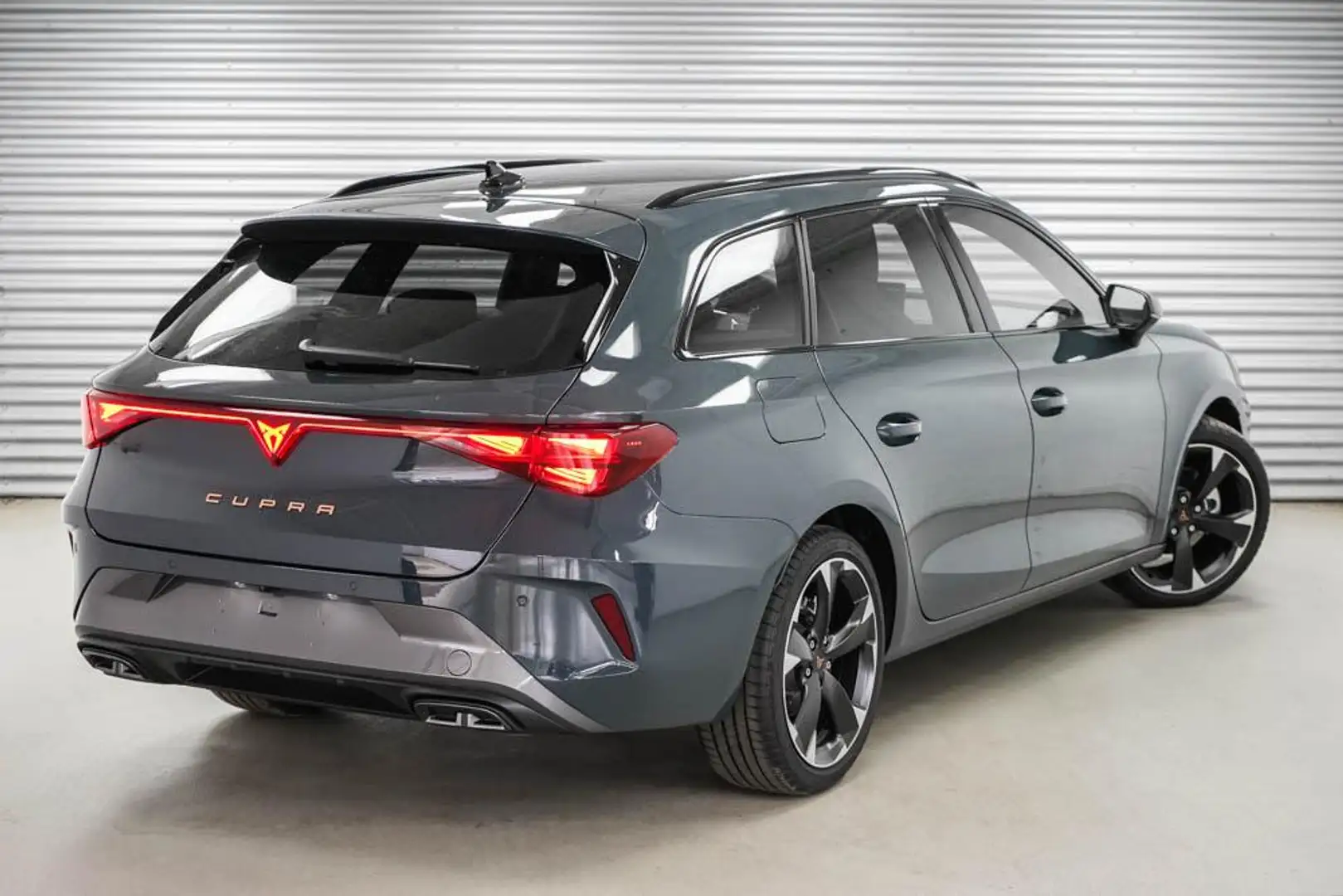 CUPRA Leon Sportstourer ST 1,5 eTSI DSG - LAGER 110 kW (15... Blau - 2