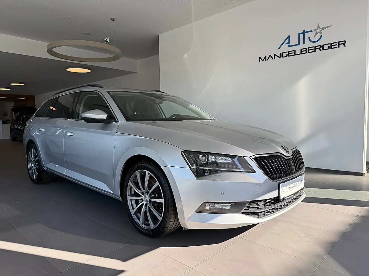 Skoda Superb 2.0 TDI Ambition DSG Silber - 1