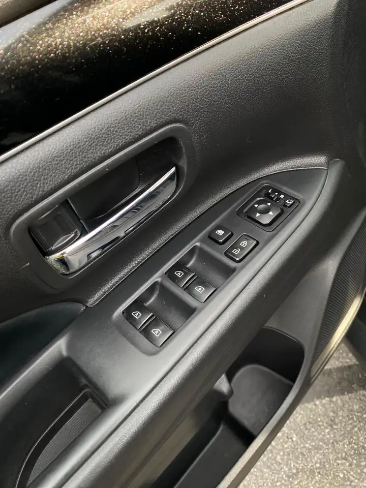 Mitsubishi Outlander photo Mitsubishi Outlander