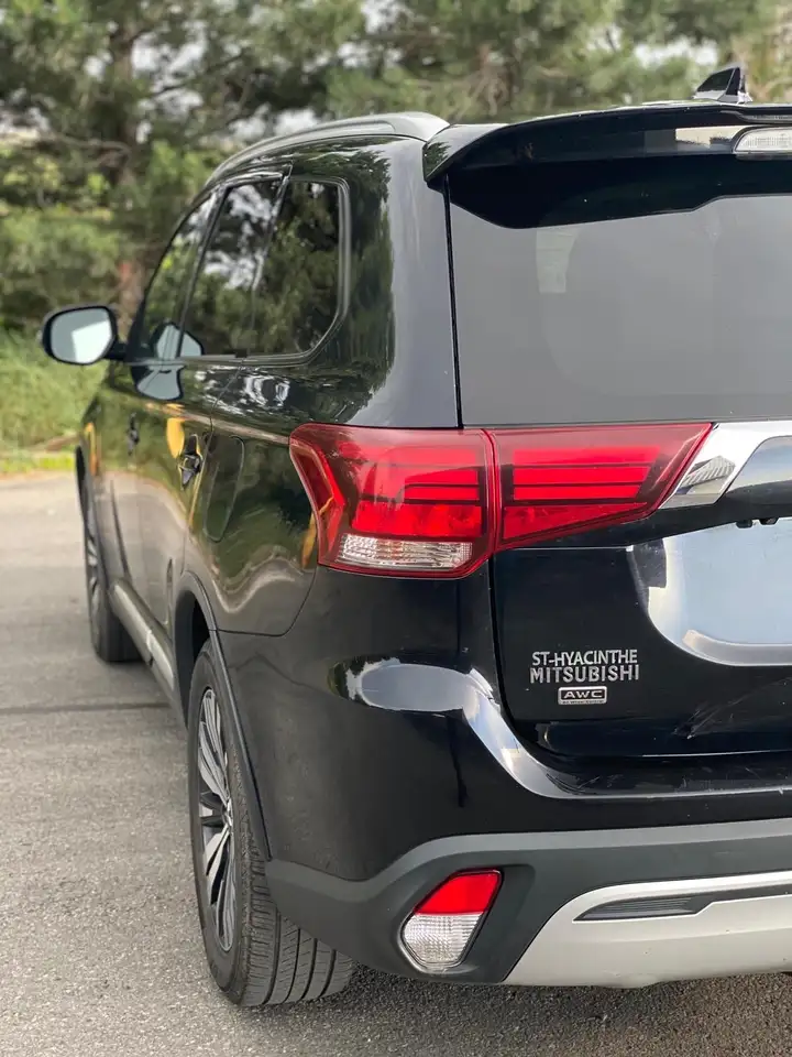 Mitsubishi Outlander photo Mitsubishi Outlander