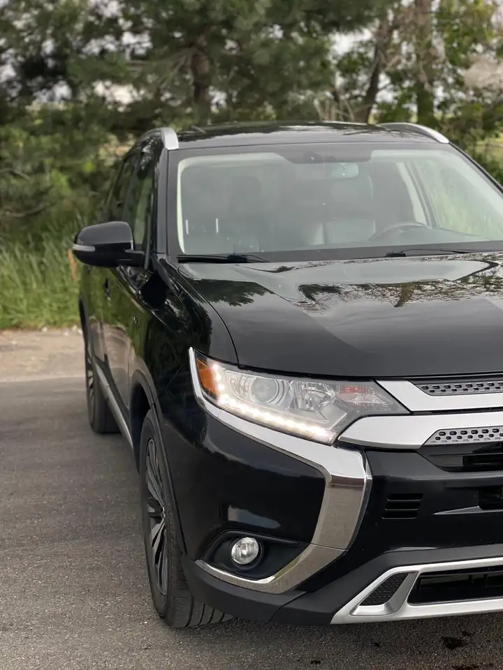 Mitsubishi Outlander photo Mitsubishi Outlander