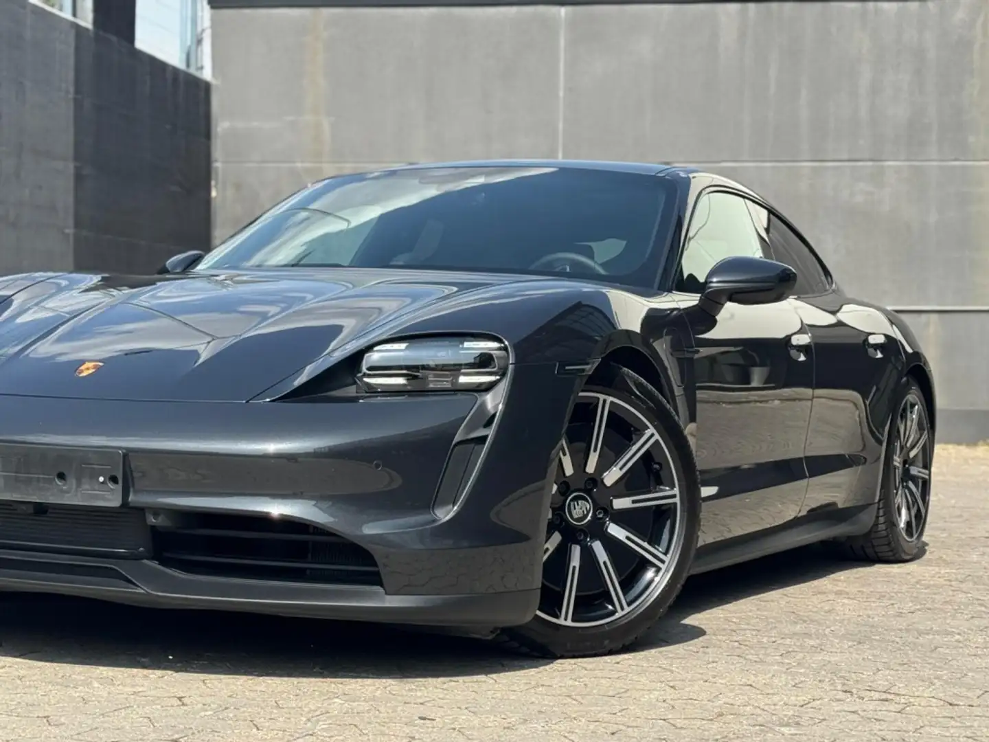 Porsche Taycan 4S Sport Turismo Gris - 2