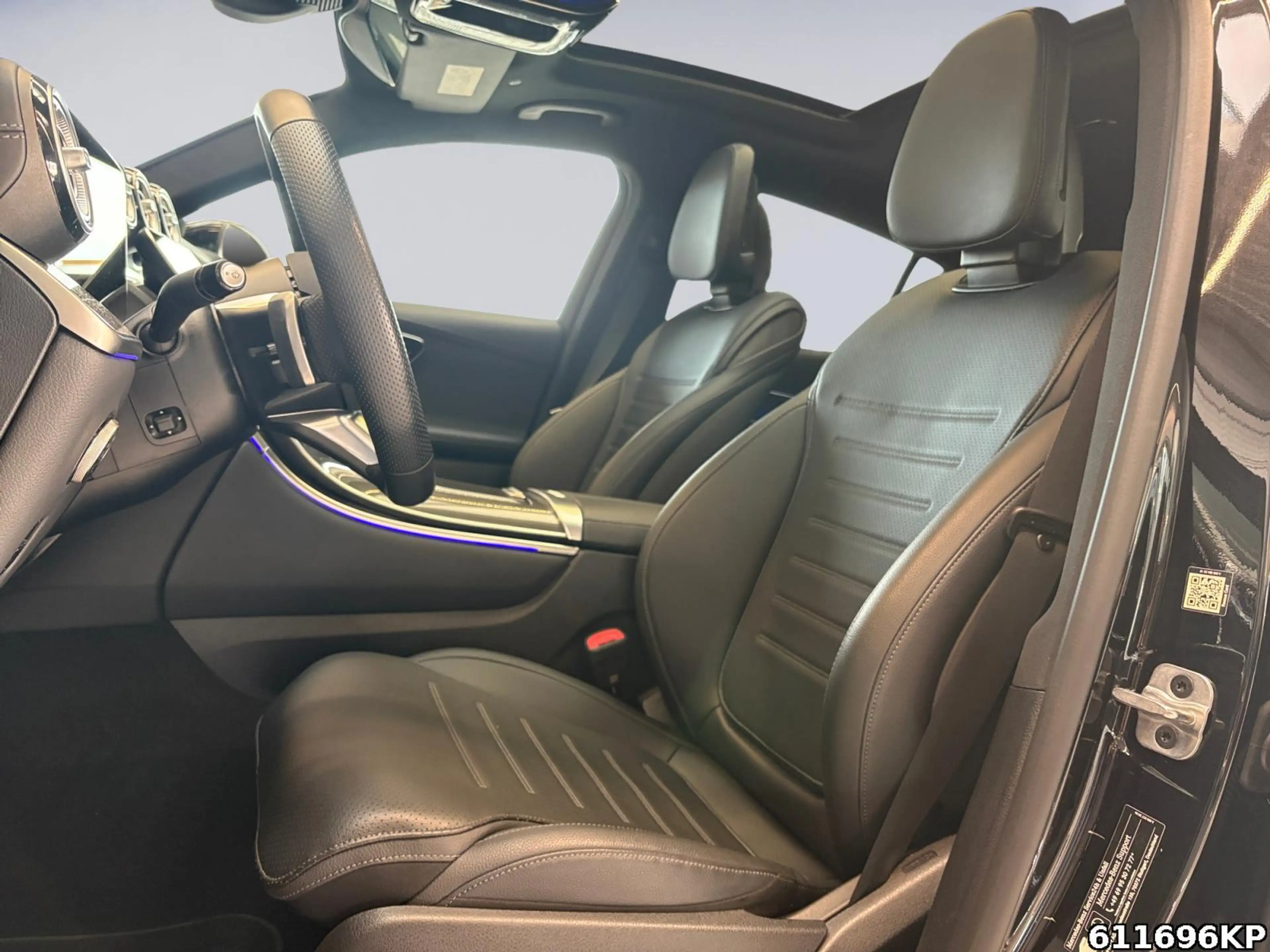 Mercedes-Benz GLC 300 4M AMG Coupé  Pano Burmester 360° Night — photo 10