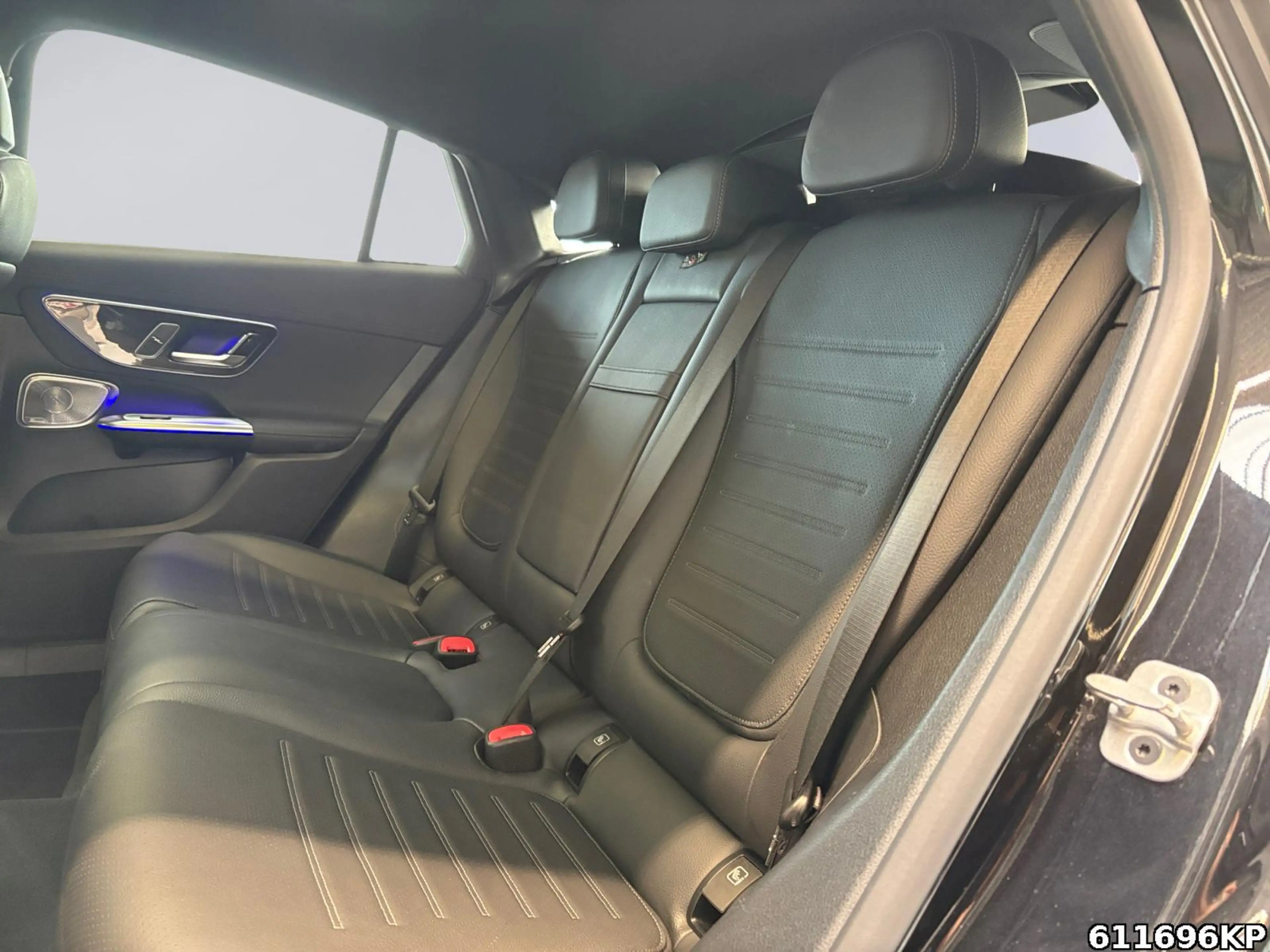 Mercedes-Benz GLC 300 4M AMG Coupé  Pano Burmester 360° Night — photo 11