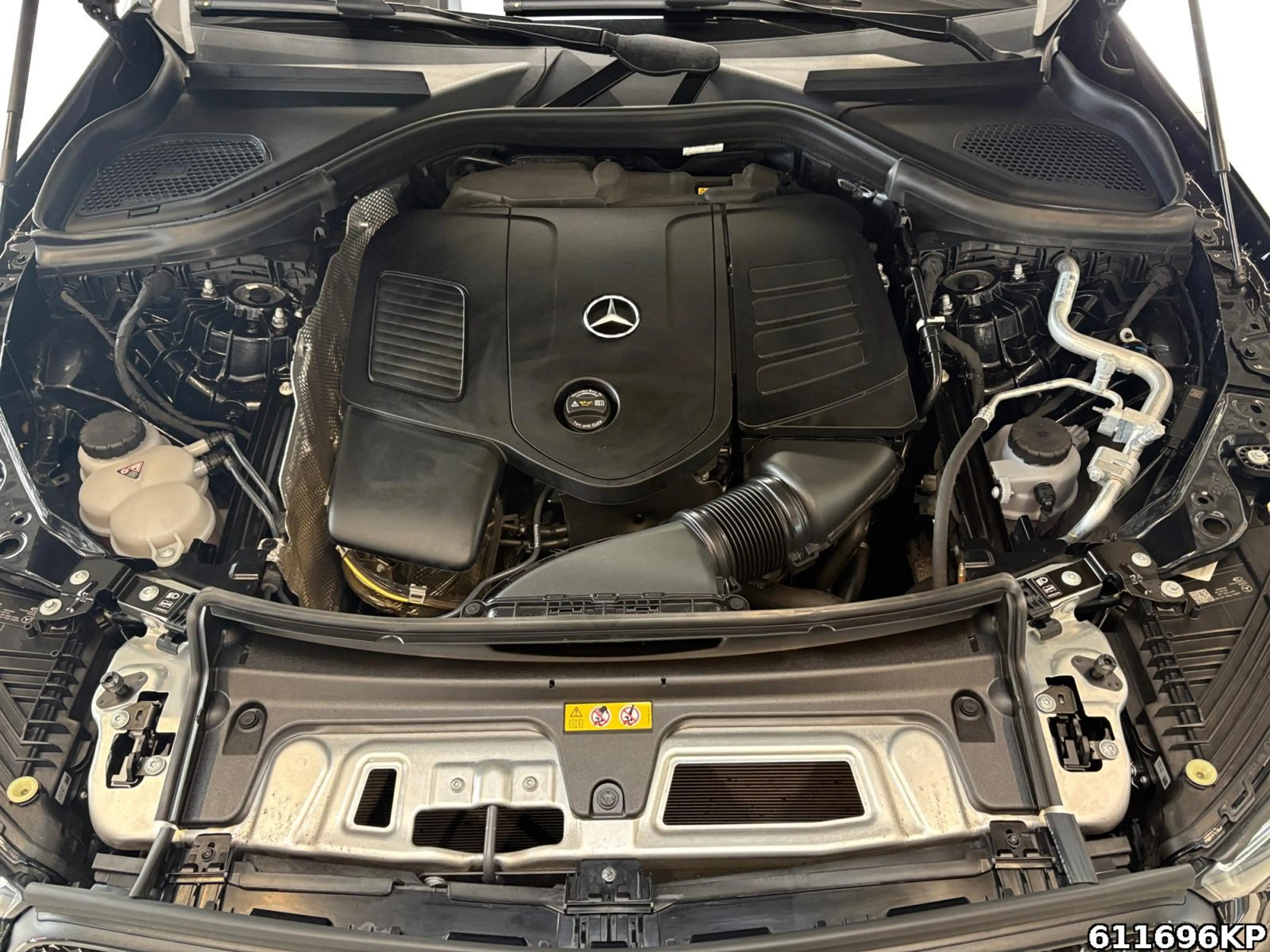 Mercedes-Benz GLC 300 4M AMG Coupé  Pano Burmester 360° Night — photo 7