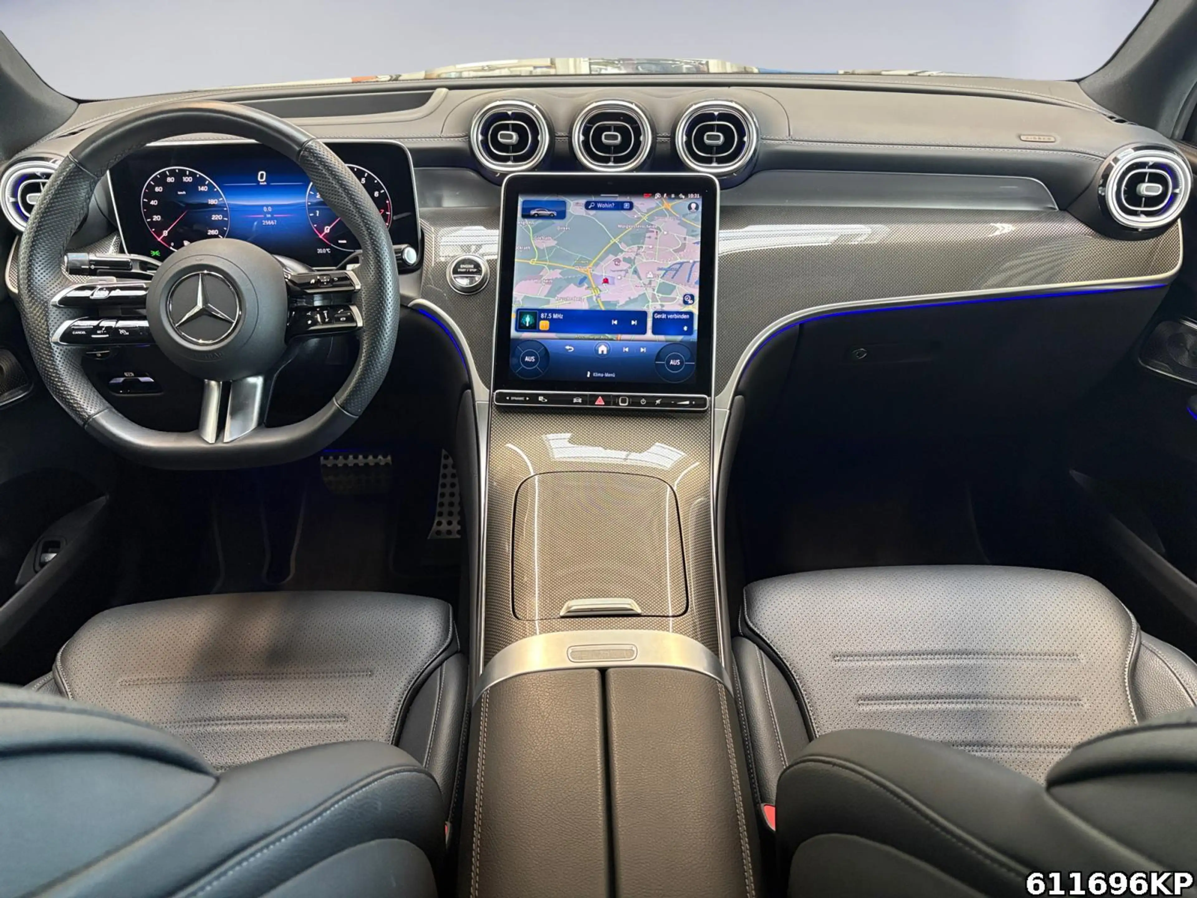 Mercedes-Benz GLC 300 4M AMG Coupé  Pano Burmester 360° Night — photo 8