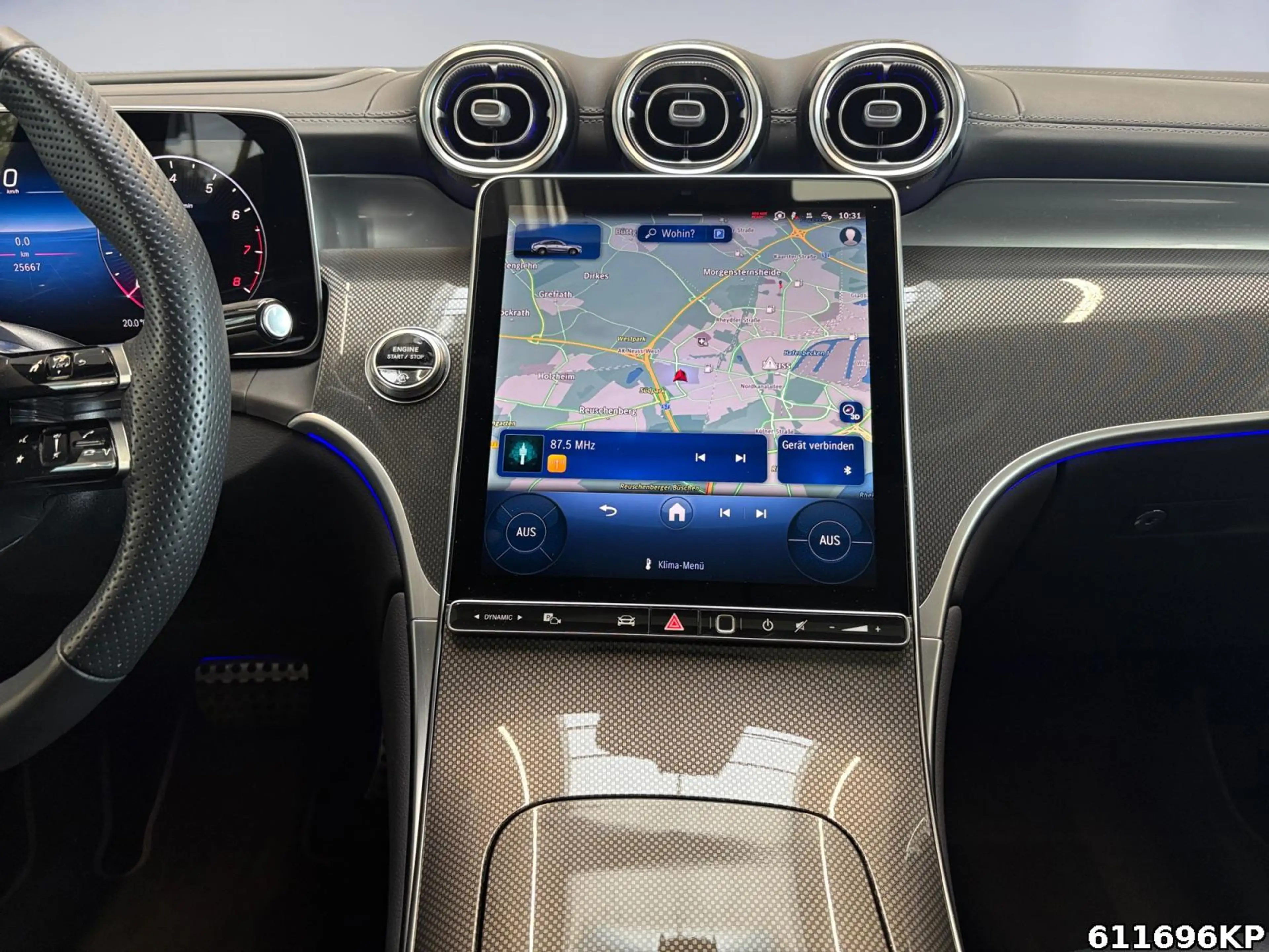 Mercedes-Benz GLC 300 4M AMG Coupé  Pano Burmester 360° Night — photo 12