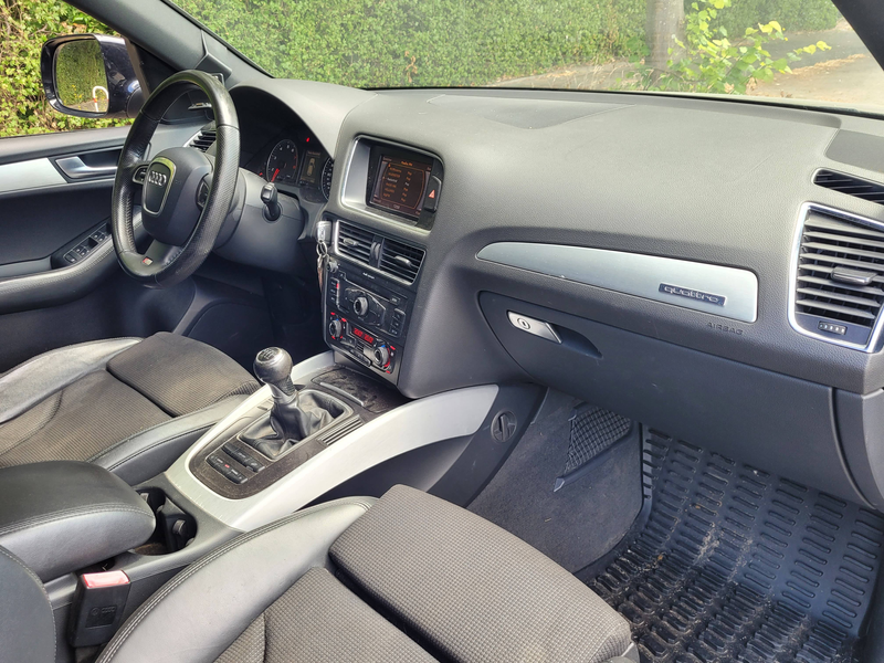 Audi Q5 S-Line 2.0 TFSI 155 kW quattro Black Edition — photo 9