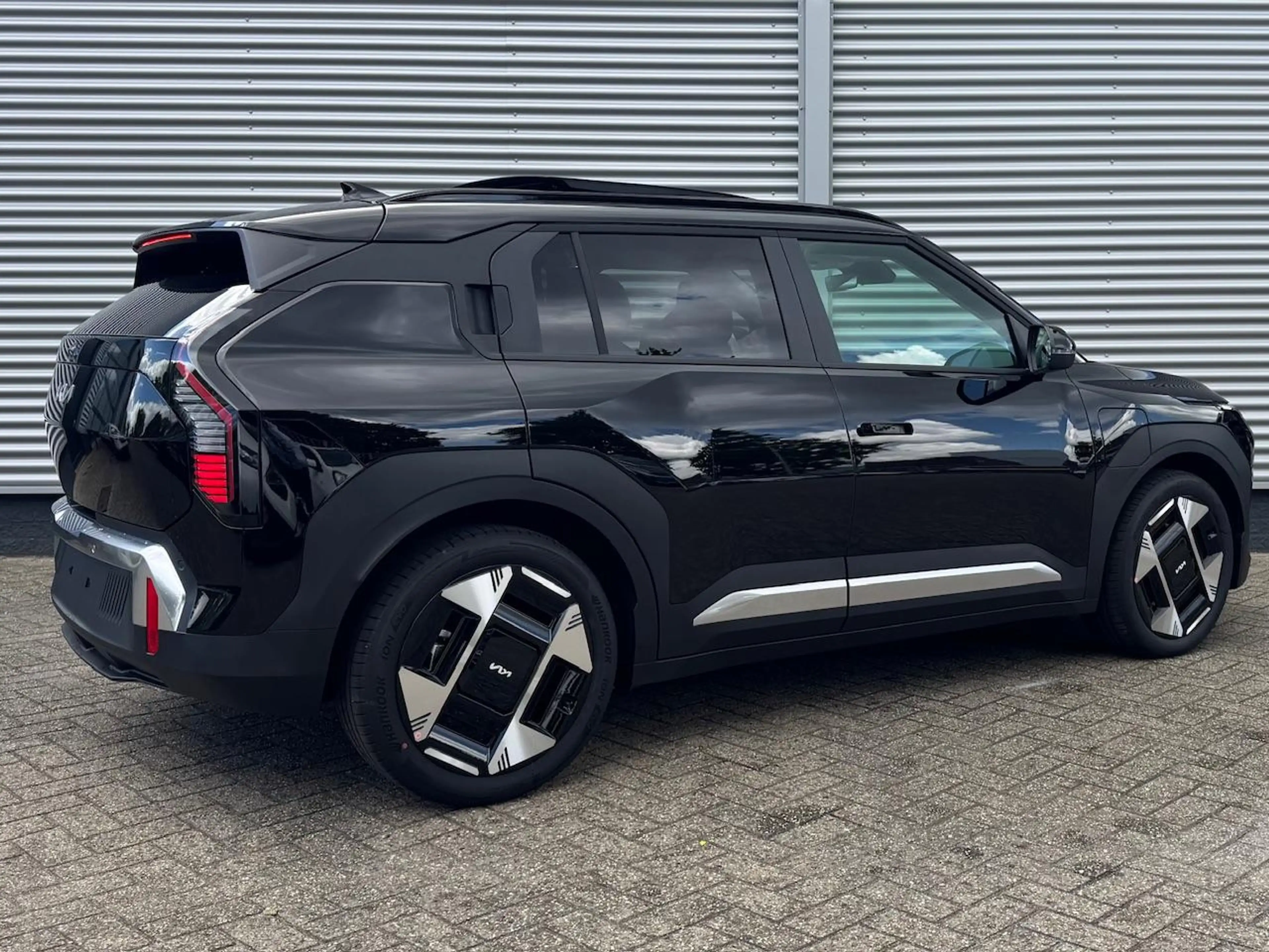 Kia EV3 81,4 kWh 204pk Plus Advanced | Schuif/Kanteldak | — photo 5
